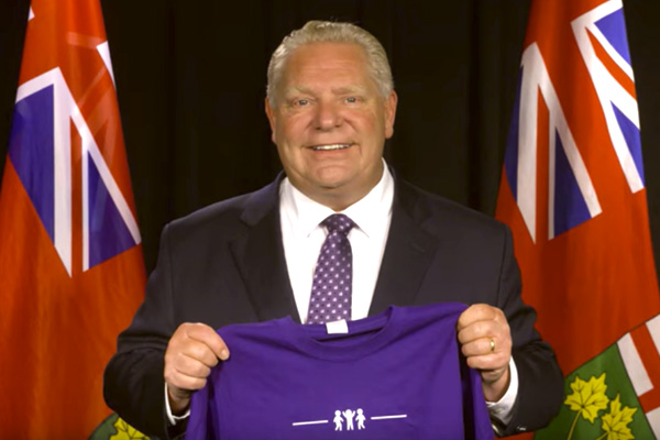 Le premier ministre Ford participe à la campagne de la Journée Passez au mauve 2020 pour rappeler aux Ontariens que de l’aide est disponible